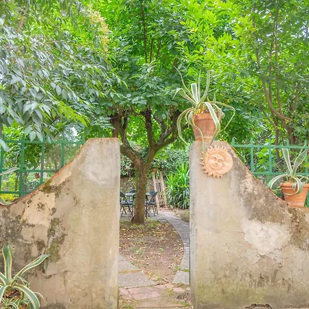 Classic Florentine Flat With Garden Apartmán